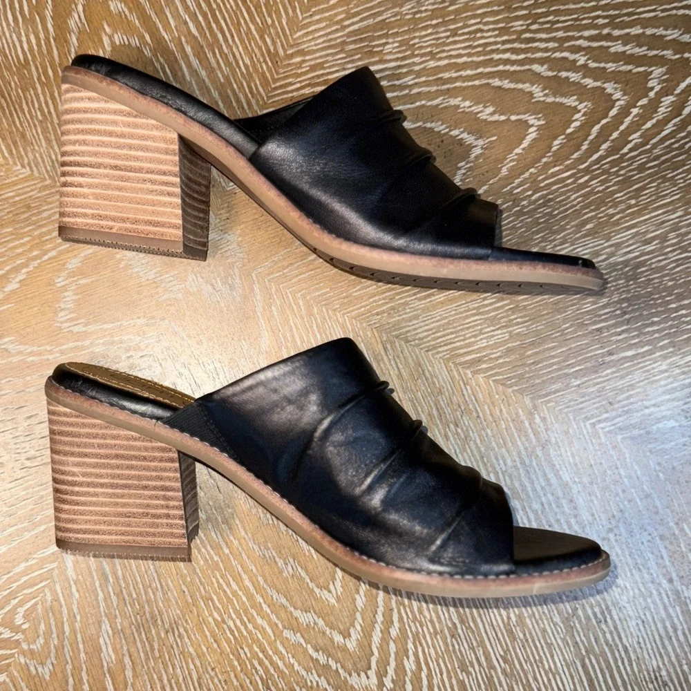 Earth Adara Open Toe Block Heel Dress Sandals in black leather Size 10